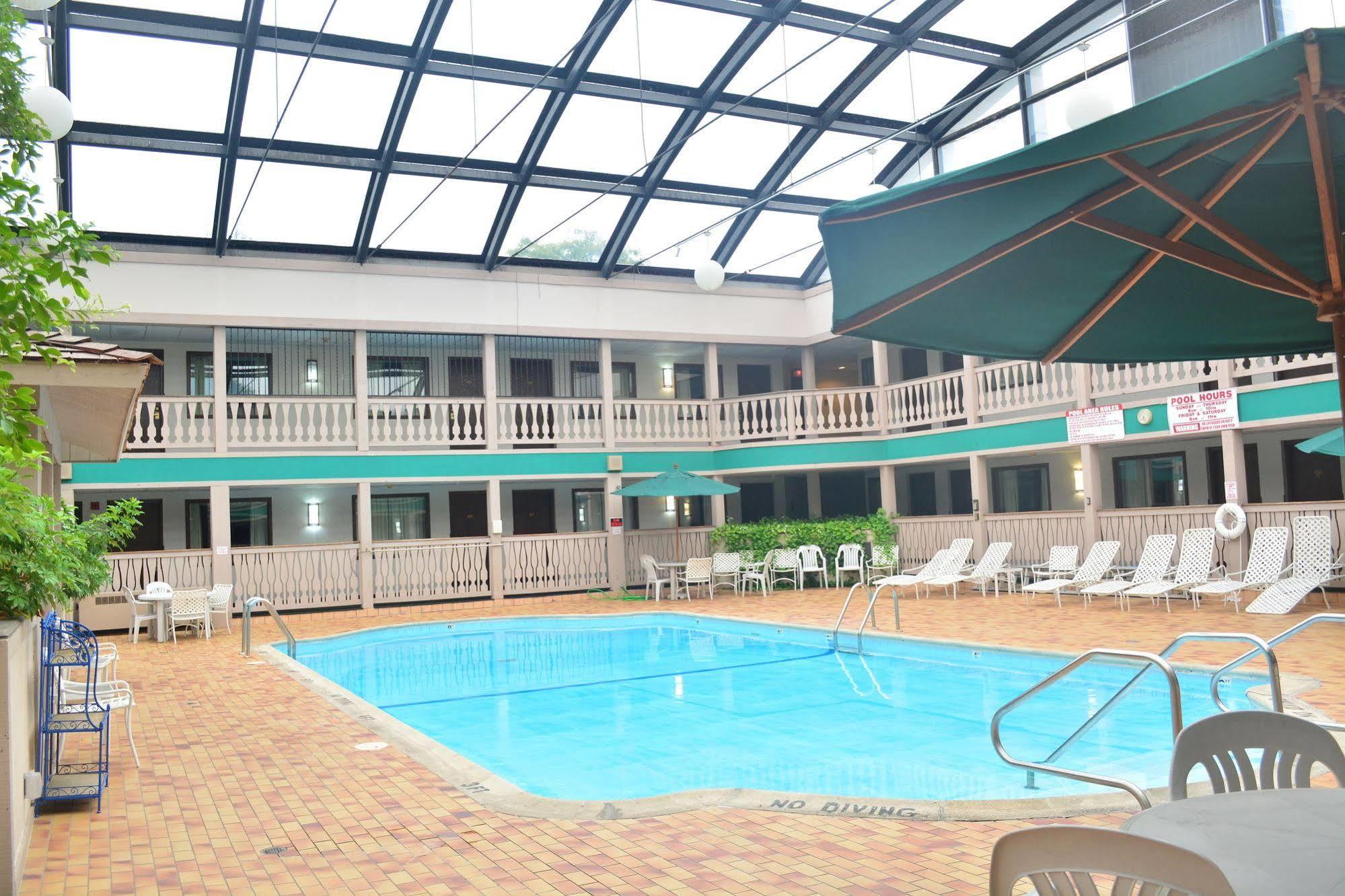 Elk Grove Hotel Елк-Ґров-Віллідж Екстер'єр фото